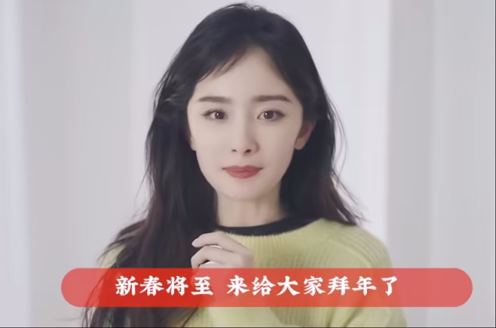 何超琼和养女一家过年。滑雪和吃火锅太惬意了,但彼此没有血缘关系却像一家人