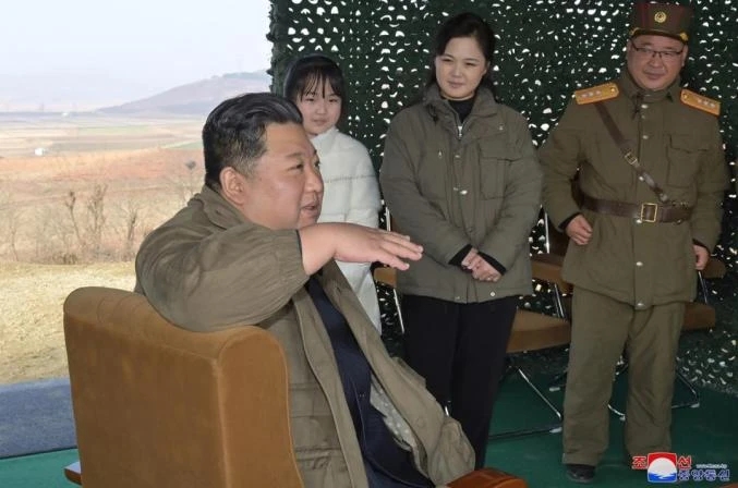 金正恩的女儿四次公开露面,都是在军事场合,专家分析其深刻含义